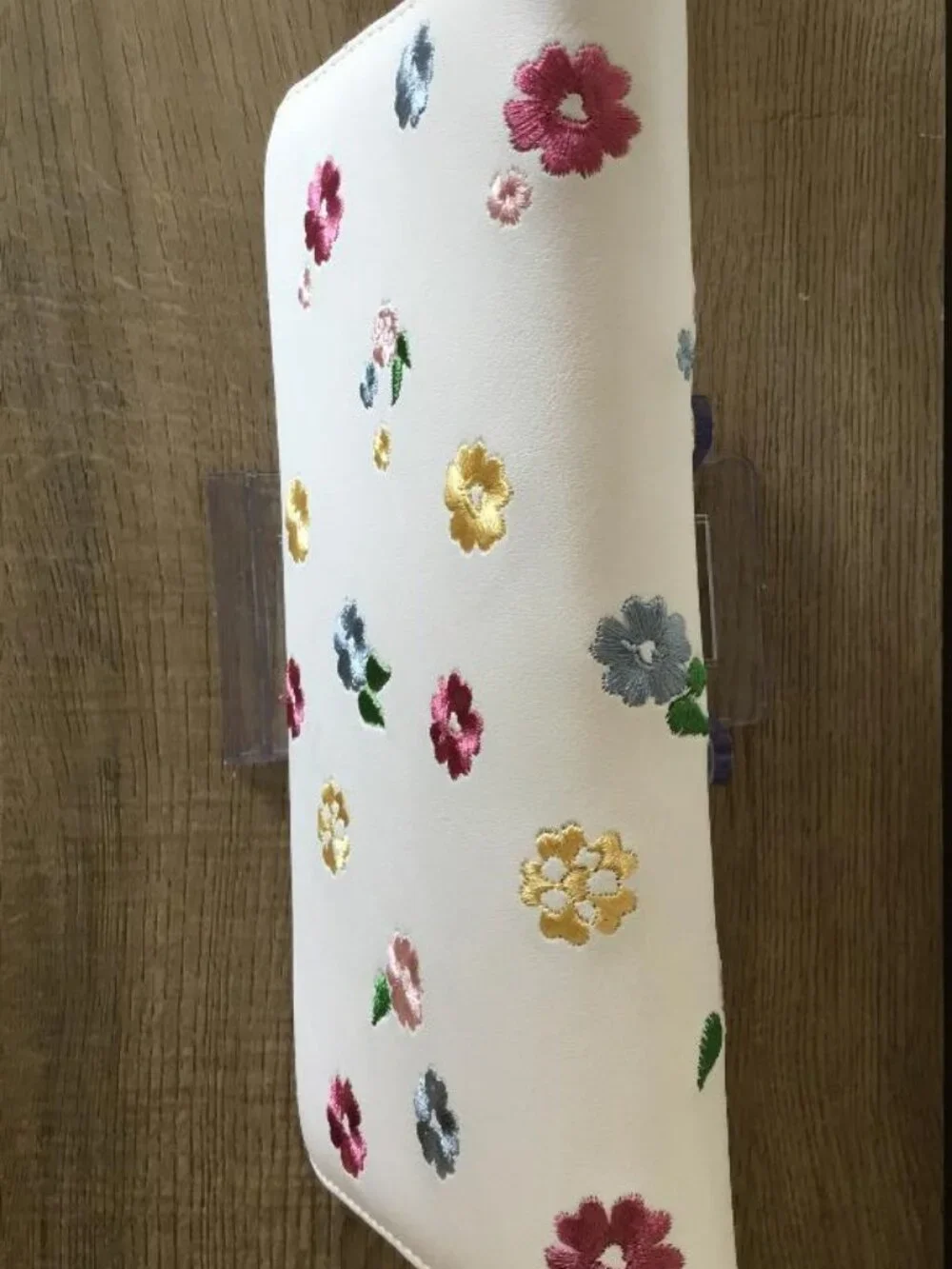 Betsey Johnson NWT Floral Embroidered White Zipper Wristlet Clutch - Picture 6 of 7